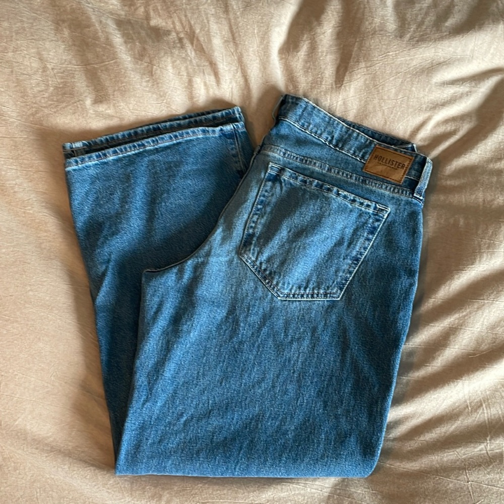 Hollister. Low-rise, baggy jean. 12s.